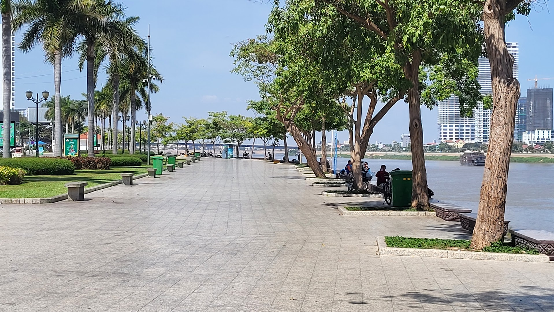 Sisowath Riverside Park