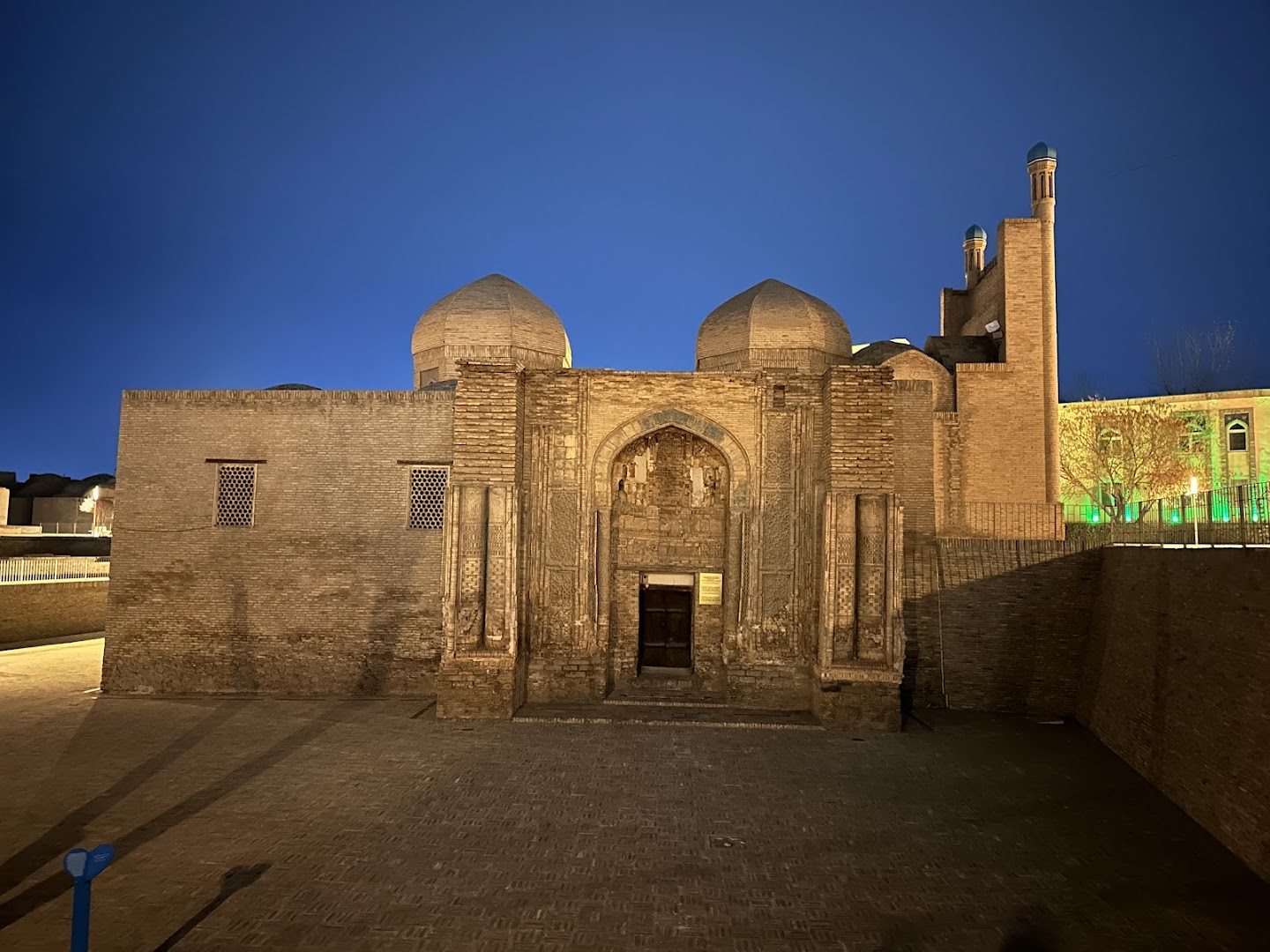 Magoki Attori Mosque and Carpet Museum