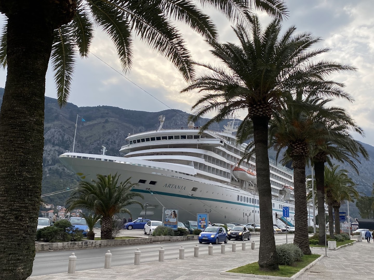Cruise vessel pier