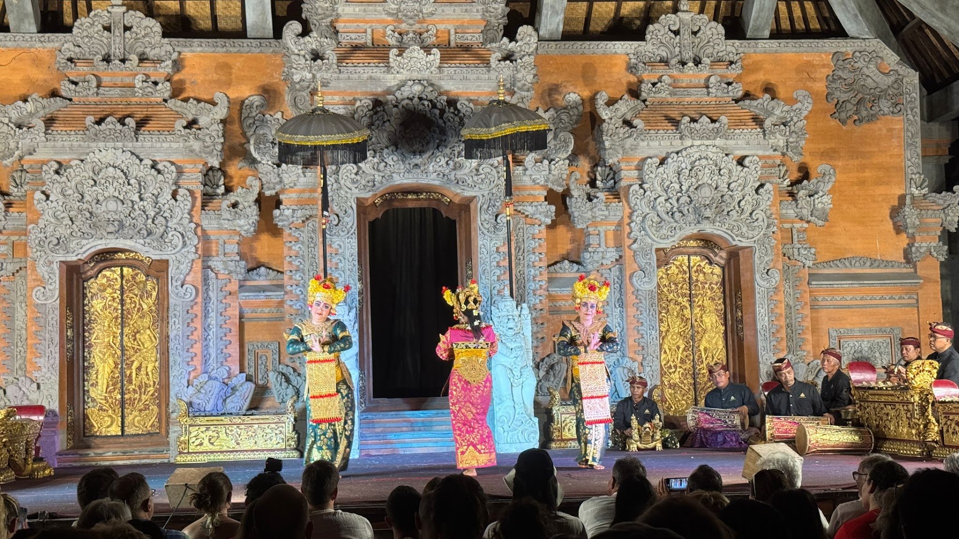 Ubud Palace Legong Dance Show